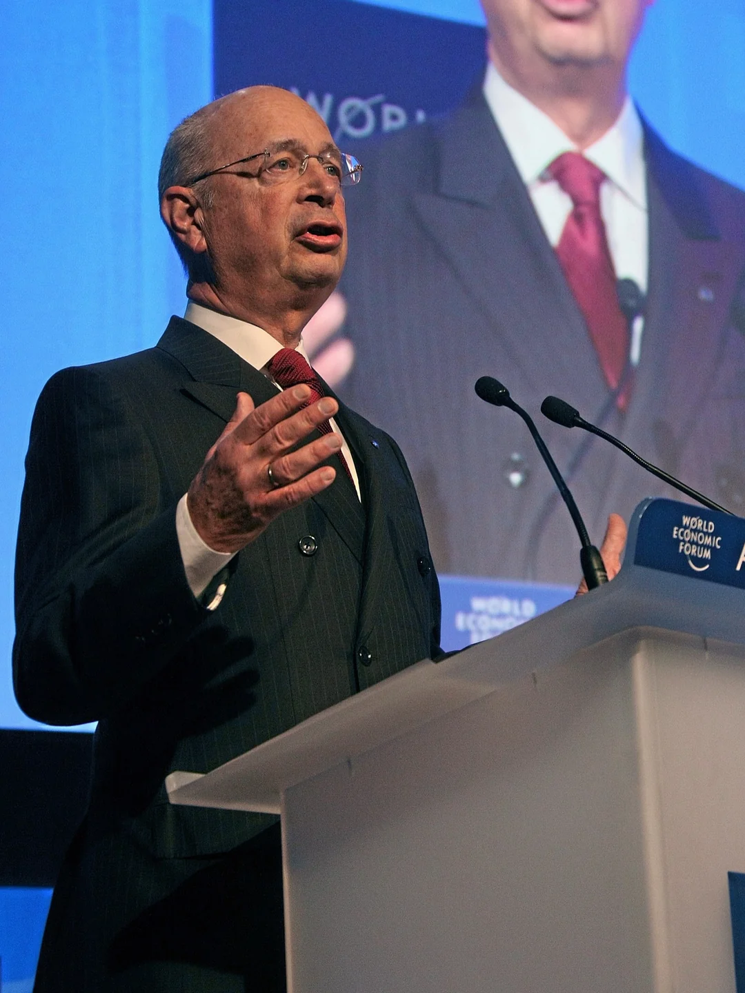 Klaus Schwab, fundador do Fórum Econômico Mundial, em Davos, 2008. Ele não é o autor do ensaio. World Economic Forum / Wikimedia Commons, CC BY-SA 2.0