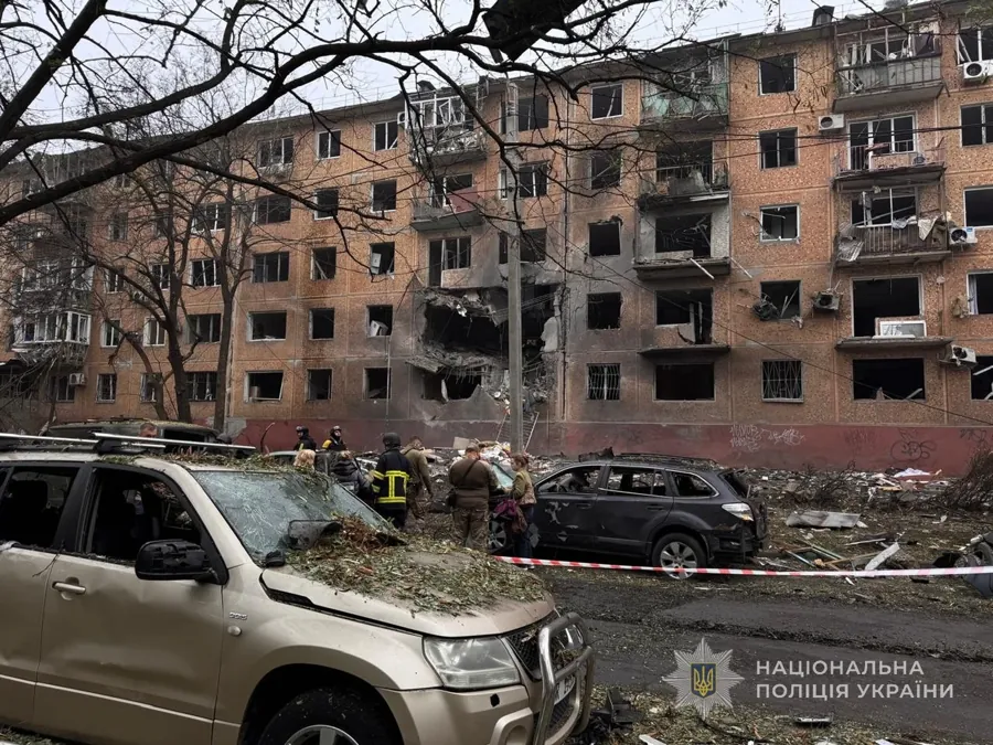 Prédio atingido em Zaporizhzhia no sábado, 10 de outubro de 2026. Polícia Nacional da Ucrânia / Wikimedia Commons, CC BY 4.0