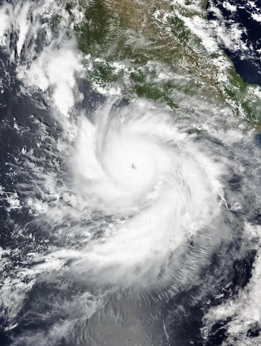 O furacão Polo como categoria 5, em 22 de setembro de 2026, visto pelo satélite NOAA-20 (NOAA, domínio público)