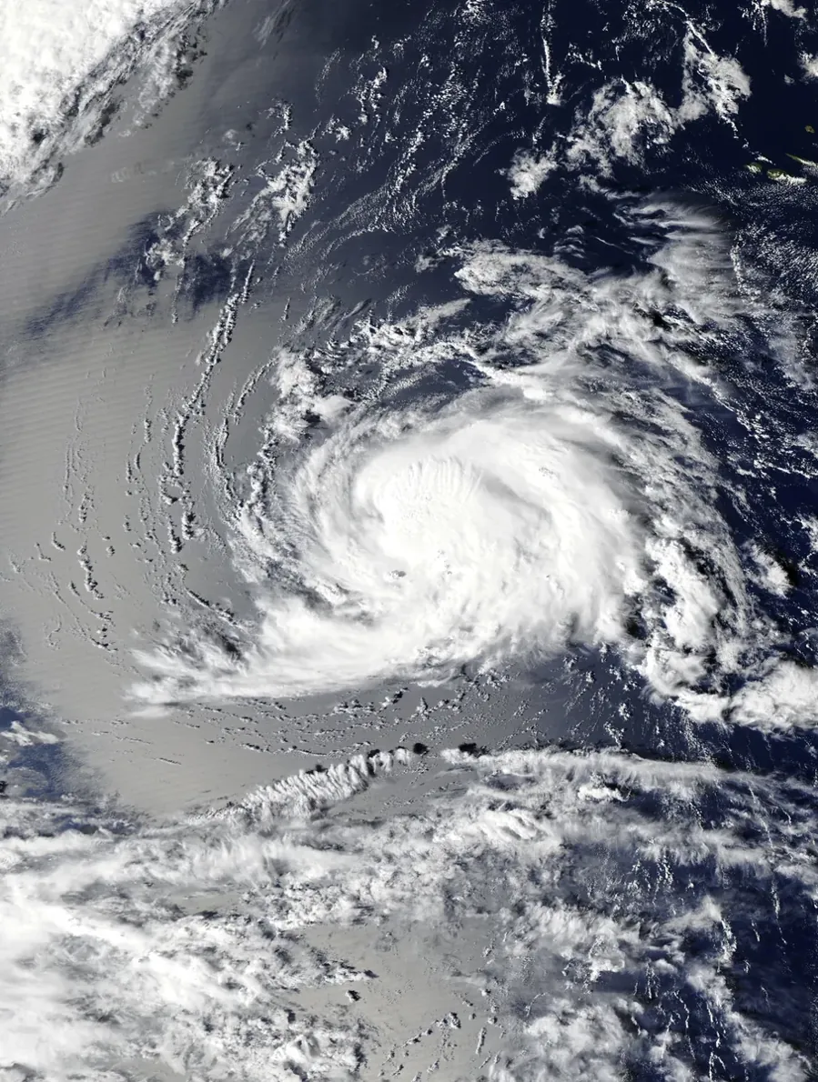 A tempestade tropical Fay vista do satélite Aqua em 20 de setembro de 2026, perto do auge. Ela nunca virou furacão (NOAA/NASA, domínio público)